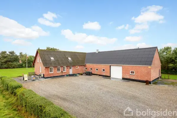 Landejendom på Ringkøbingvej 261, 6800 Varde