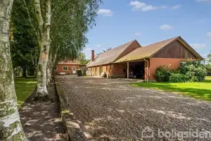 Landejendom på Karlsgårde Søvej 90, 6800 Varde