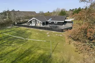 Fritidshus på Hennebysvej 42A, 6854 Henne