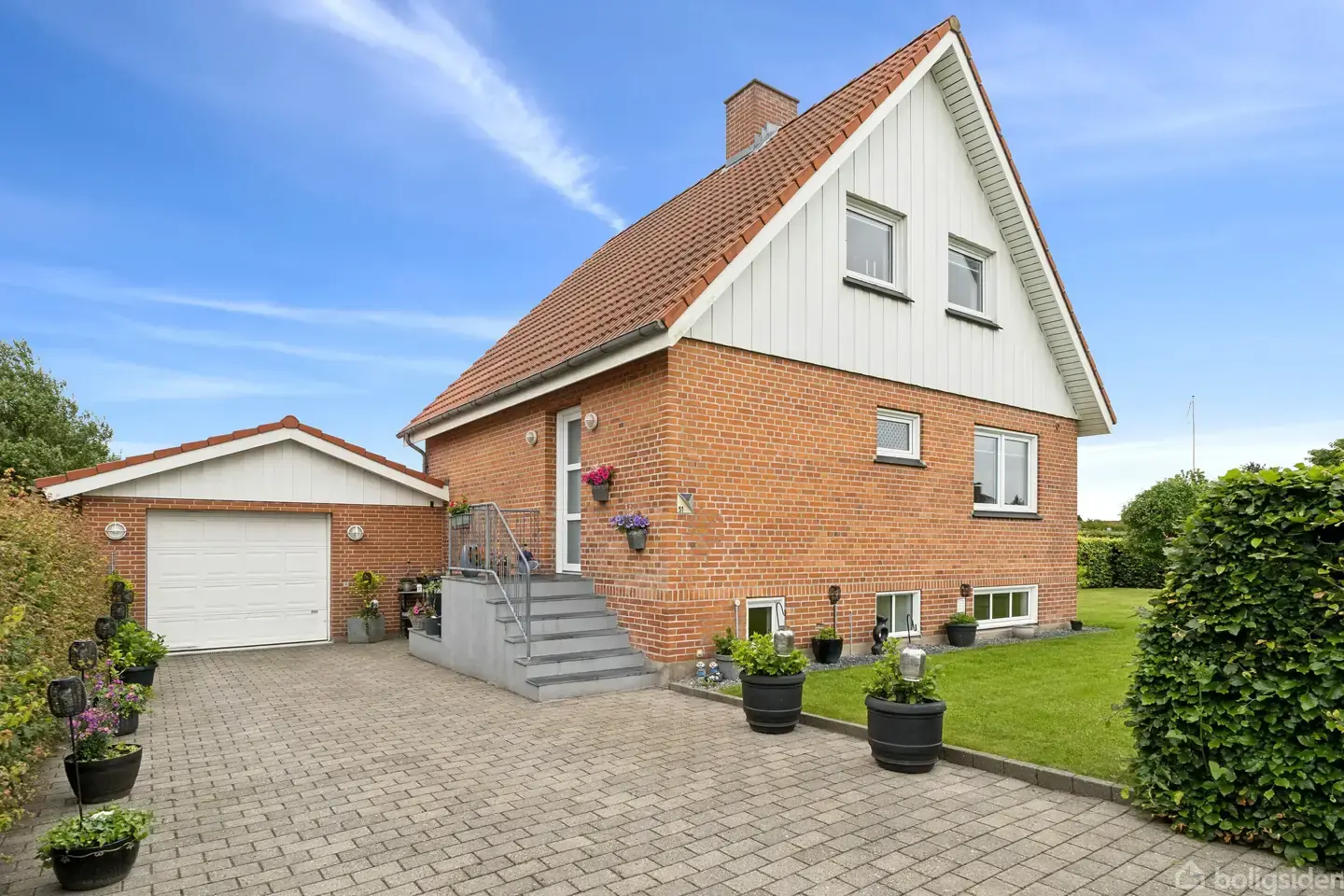 Velholdt villa med funktionel kælder