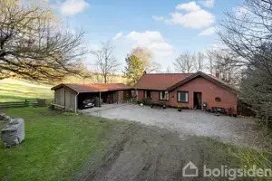 Landejendom på Lille Veksøvej 15, 3670 Veksø Sjælland
