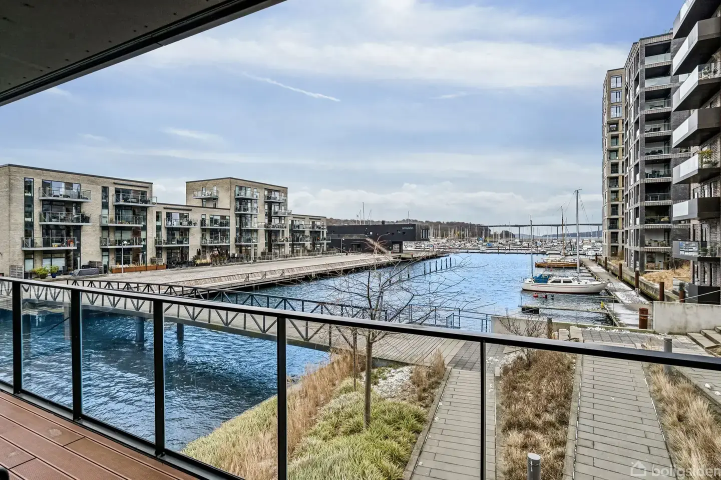 Eksklusiv lejlighed med fjordudsigt og altan