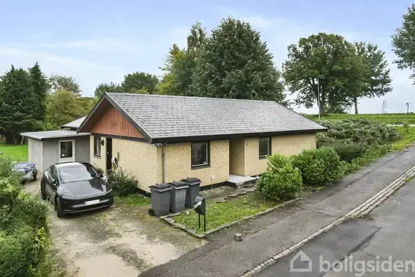 Villa på Uggeløse Bygade 8, 3540 Lynge