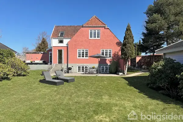 Villa på Krogholmgårdsvej 85, 2950 Vedbæk