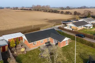 Villa på Ribesvej 7, Systofte Skovby, 4800 Nykøbing F