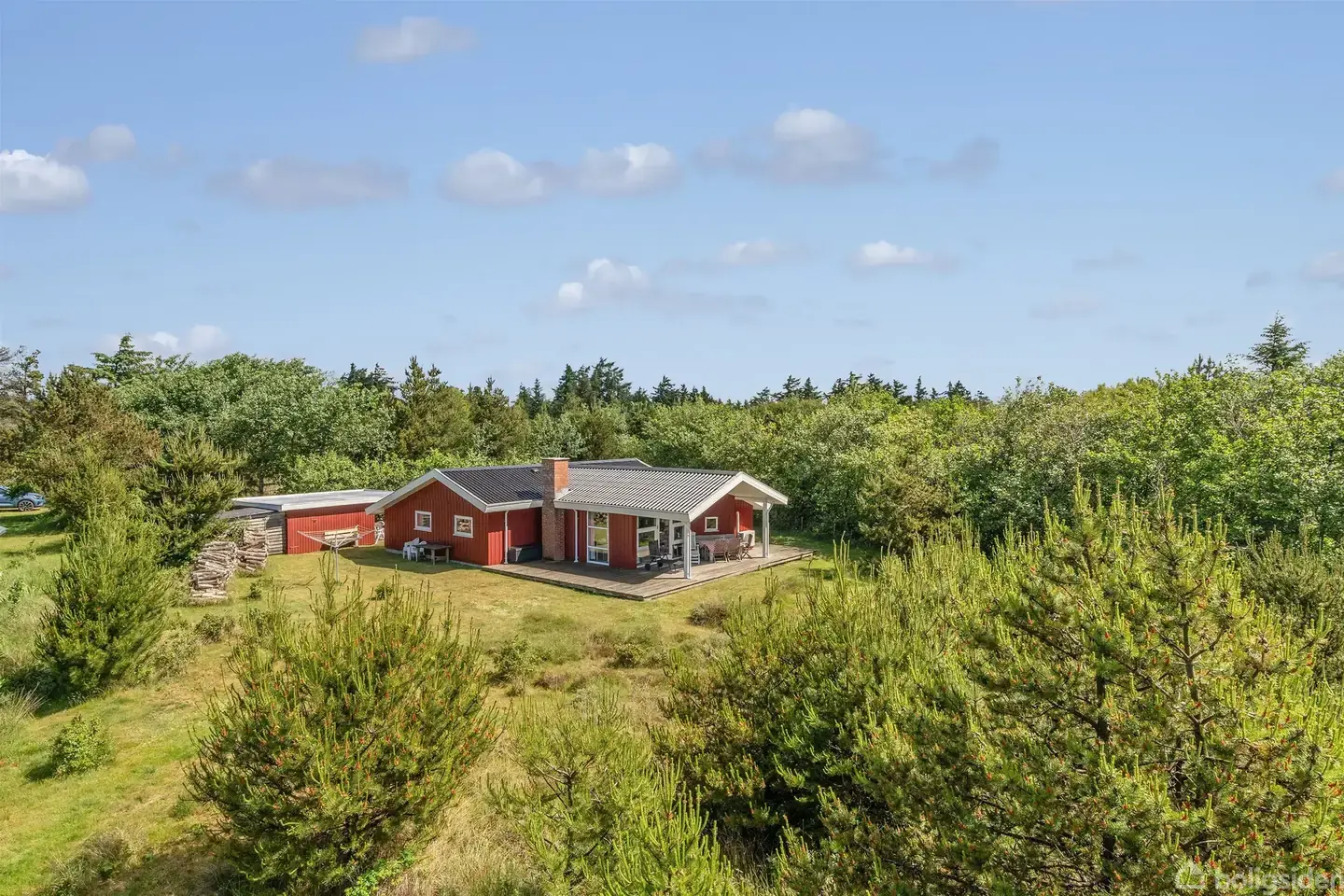 Velholdt sommerhus med nyt tag i Grærup