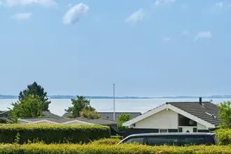 Fritidshus på Blombjergvej 18, Følle Strand, 8410 Rønde