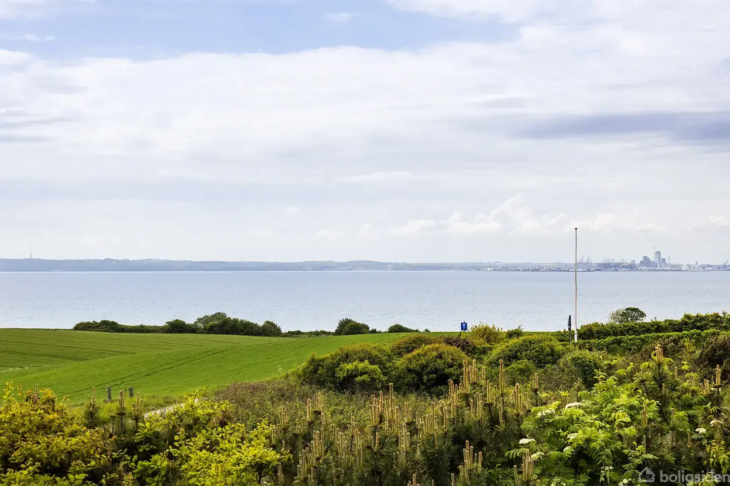 Velrenoveret fritidshus med panoramaudsigt over Aarhus Bugten - Widok 2