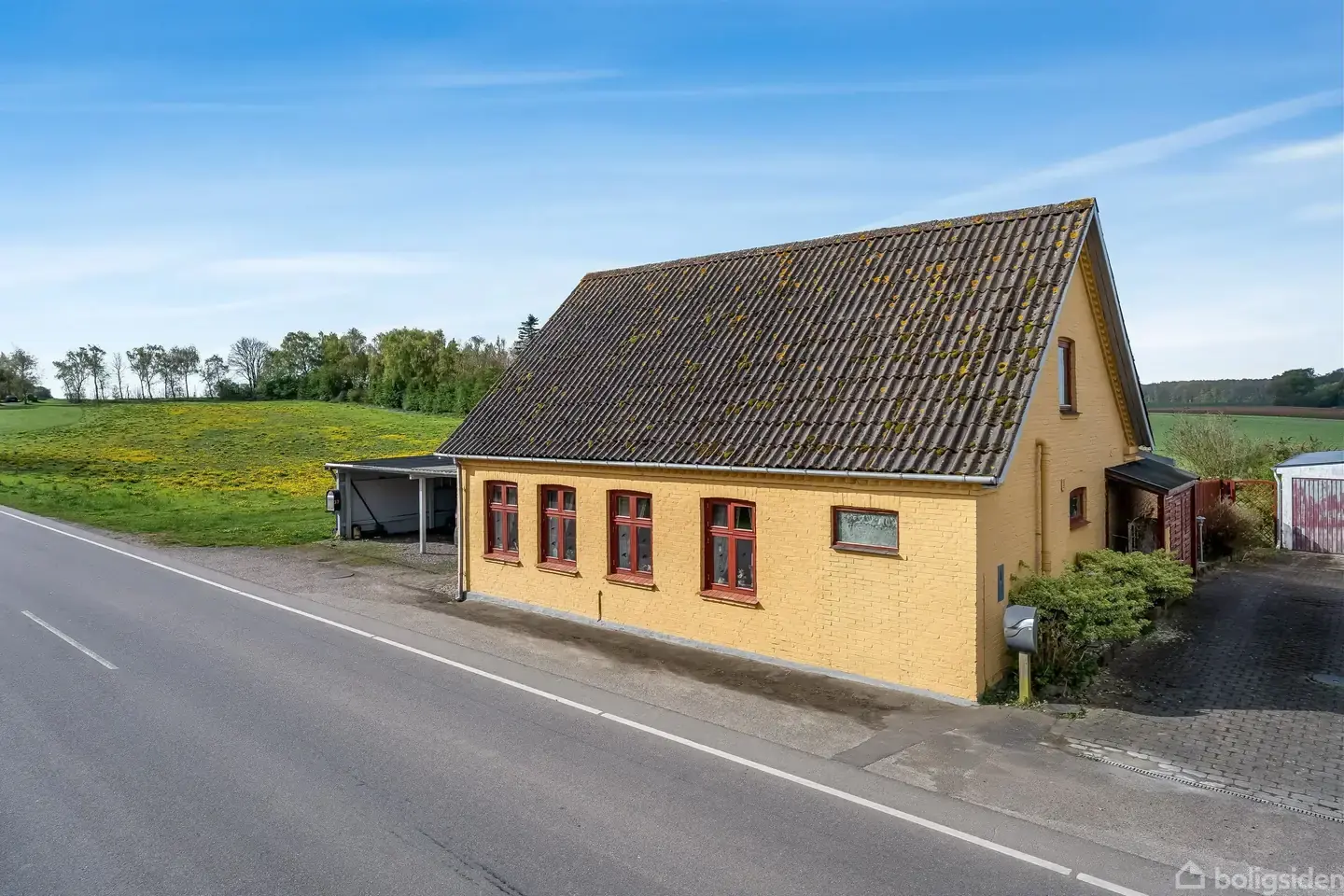 Velholdt hjem i naturskønne omgivelser - View 2