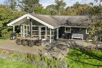 Fritidshus på Hasselvej 10, Rågeleje, 3210 Vejby