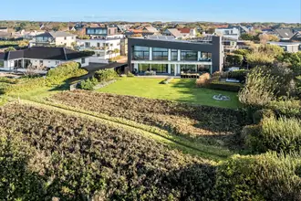 Villa på Svalevænget 8, Hjerting, 6710 Esbjerg V