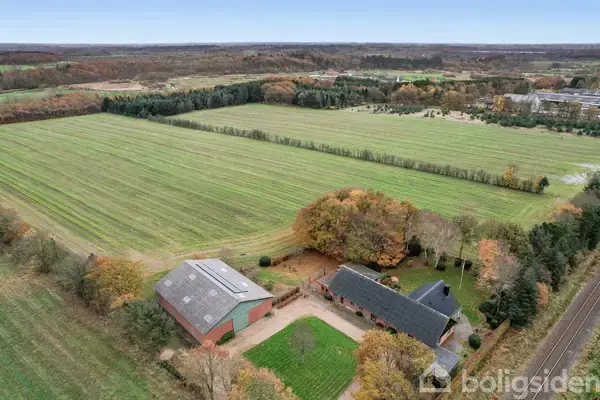 Landejendom på Vardevej 68, 6800 Varde