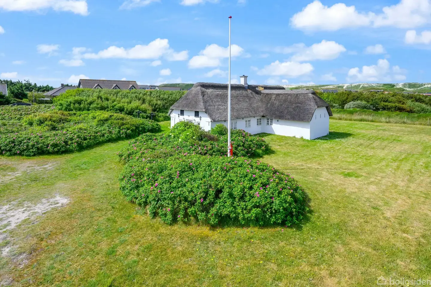 Dejligt sommerhus i populært område tæt på vandet