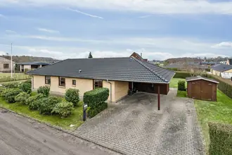 Villa på Vinthervej 24, 8732 Hovedgård