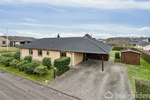 Villa på Vinthervej 24, 8732 Hovedgård