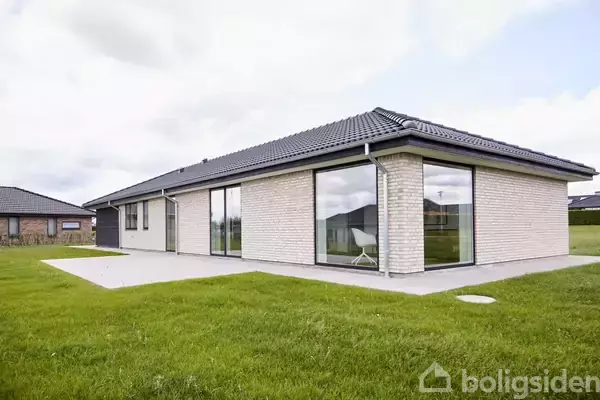 Villa på Peter Holst Vej 32, 7130 Juelsminde