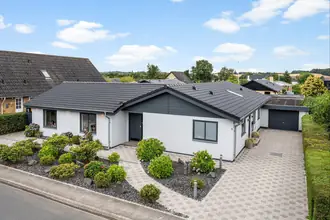 Villa på Snerlevej 9, 8382 Hinnerup