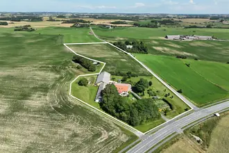 Landejendom på Hjørringvej 496, 9750 Østervrå