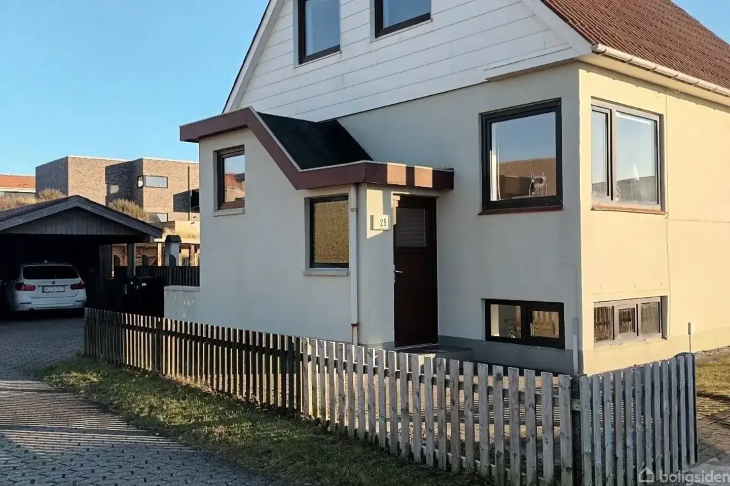 Yderst charmerende & særdeles velholdt bolig med attraktiv beliggenhed i den sydlige del af Hvide Sande