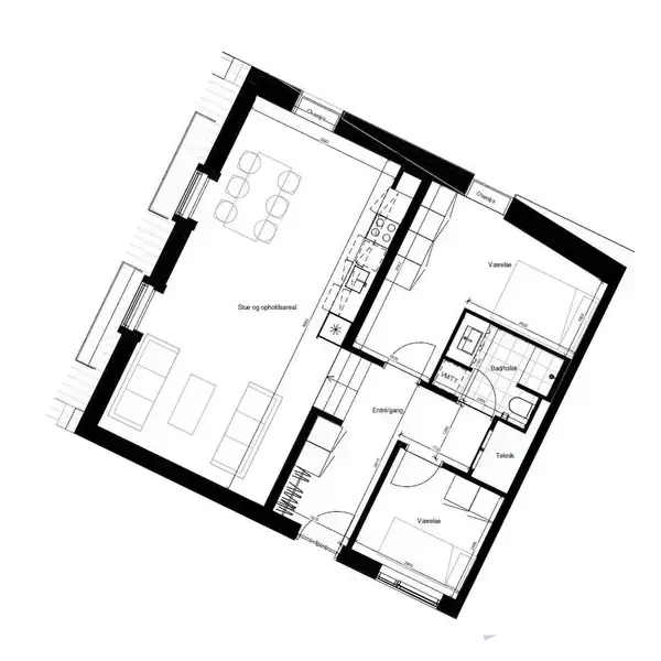 Plantegning viser en lejlighed med stue og køkken kombineret med spisebord, sofaer, to værelser, et badeværelse og en entré. Der er også et teknikrum og forrådsskab.