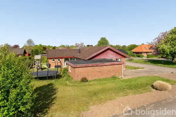 Prisbillig ét plans villa i Bredsten på solrig grund