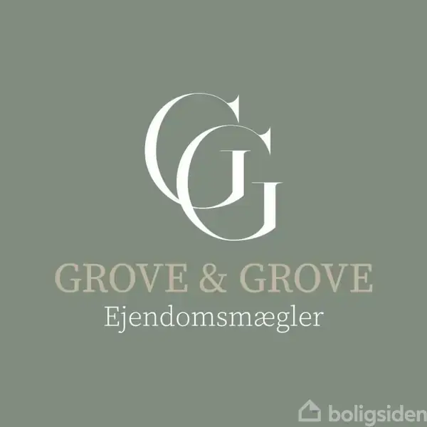Logo viser overlappende bogstaver "G G" øverst. Under står teksten "GROVE & GROVE Ejendomsmæglere" på en grågrøn baggrund.