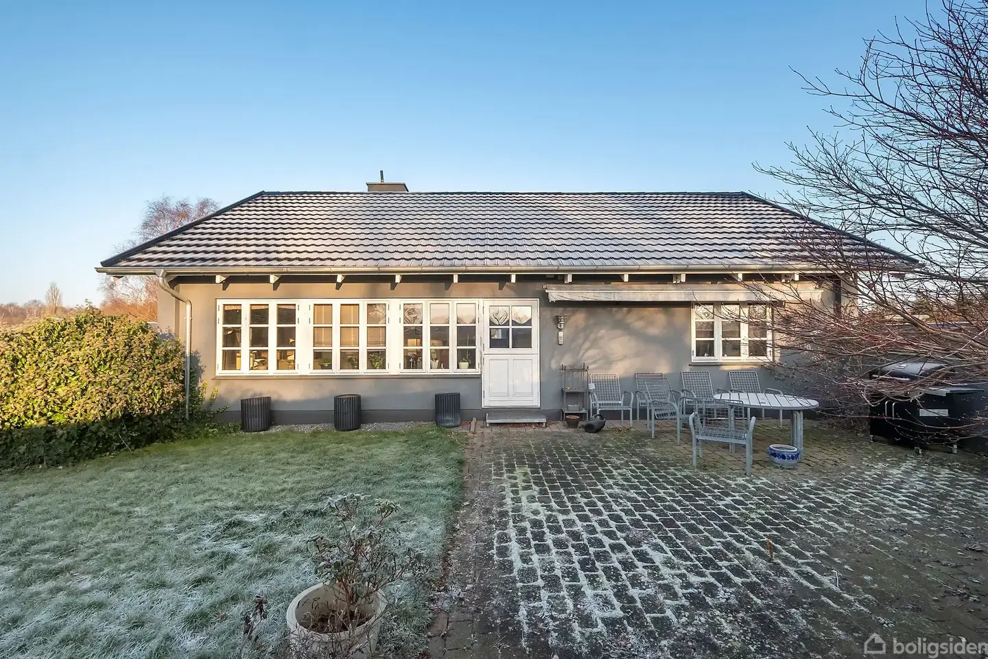 Indbydende parcelhus med naturskøn udsigt