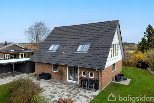 Villa på Stokbrovej 129, 8520 Lystrup