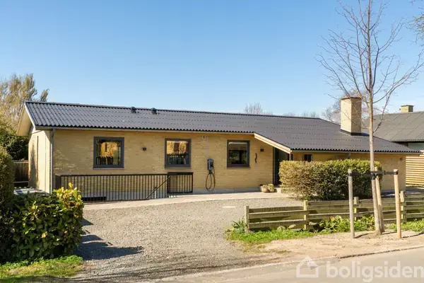 Flot og indflytningsklar villa i charmerende Hastrup! 