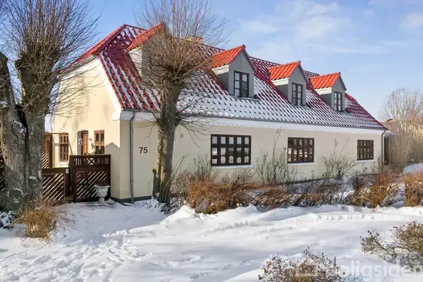 Landejendom på Frederikslystvej 75, 8723 Løsning