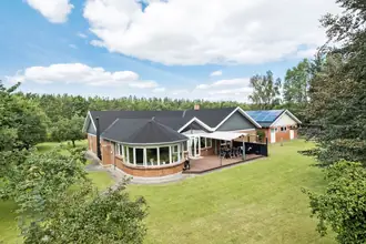 Villa på Strandvejen 10B, 9370 Hals