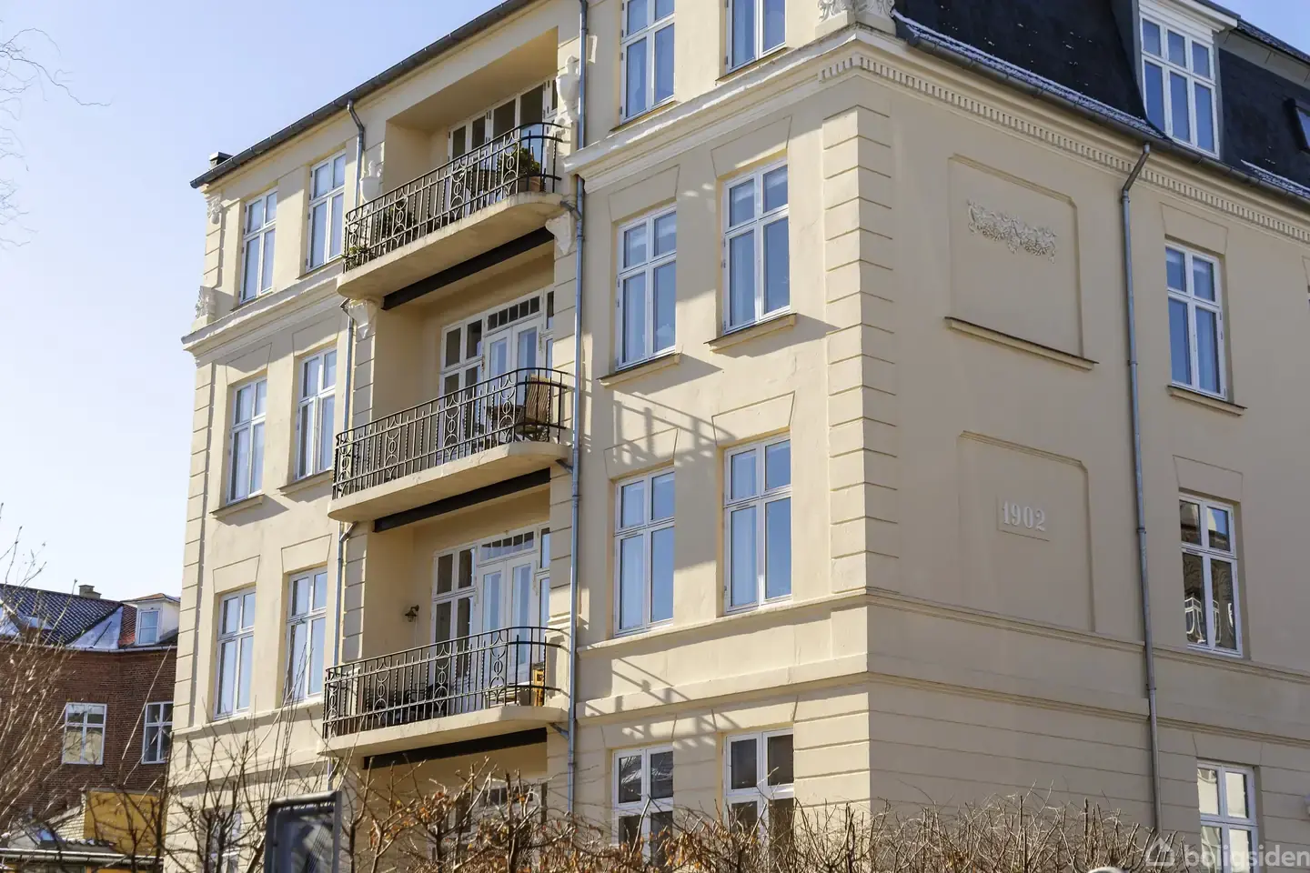 Renoveret Hellerup-lejlighed med original charme