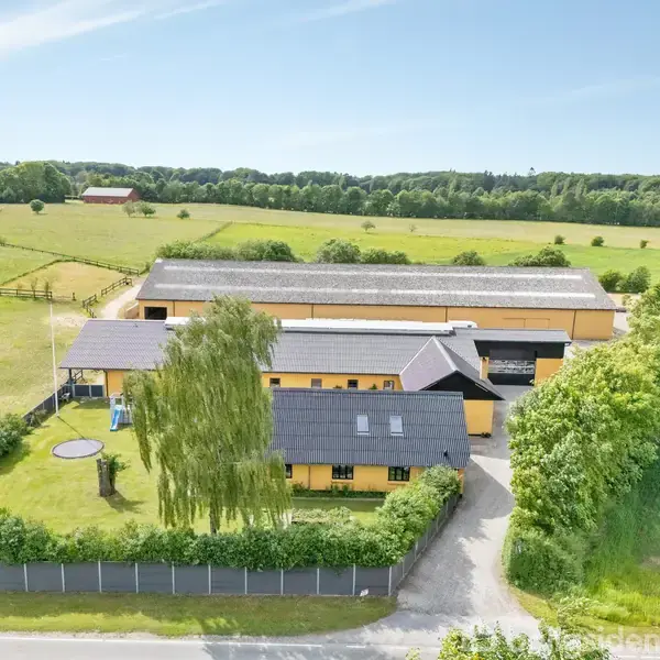 Landejendom på Låsbyvej 95, 8660 Skanderborg