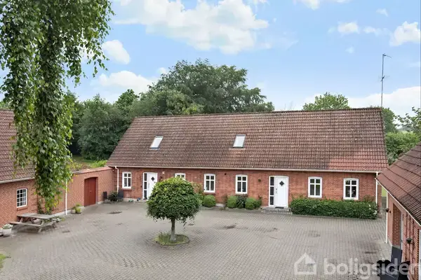 Landejendom på Herredsvejen 176, 9500 Hobro