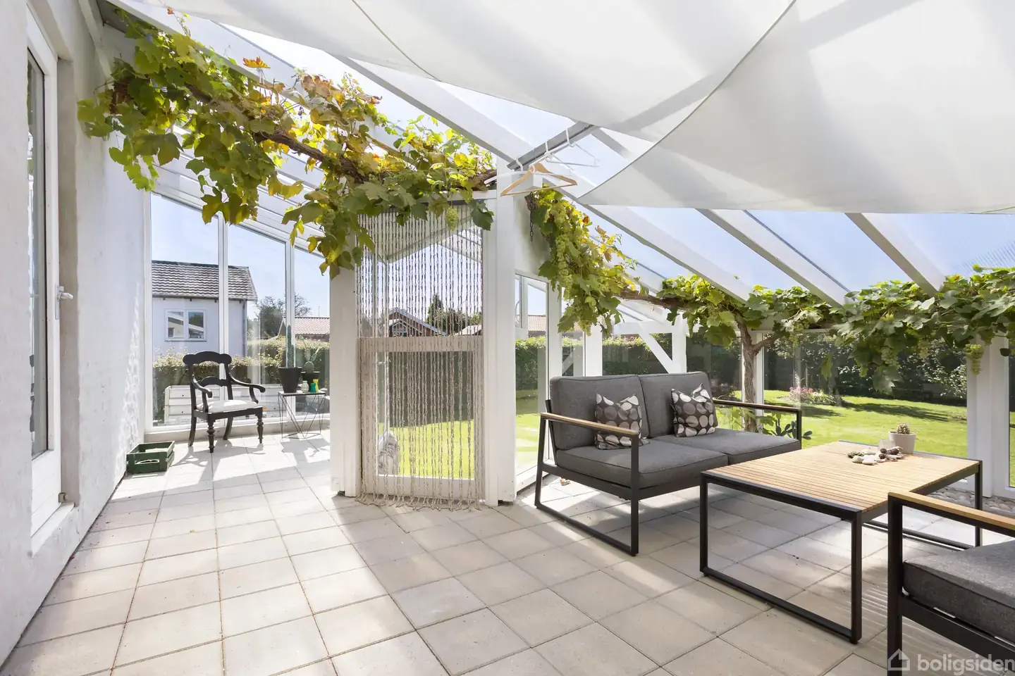 Rummelig villa, 154 m² på stor grund nær skole og indkøb i Bangsbostrand