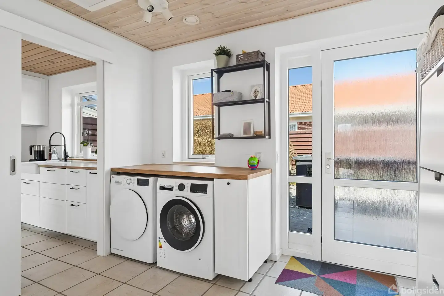 Moderniseret rækkehus med fantastisk udsigt til sø og grønne bakker - Visning 4