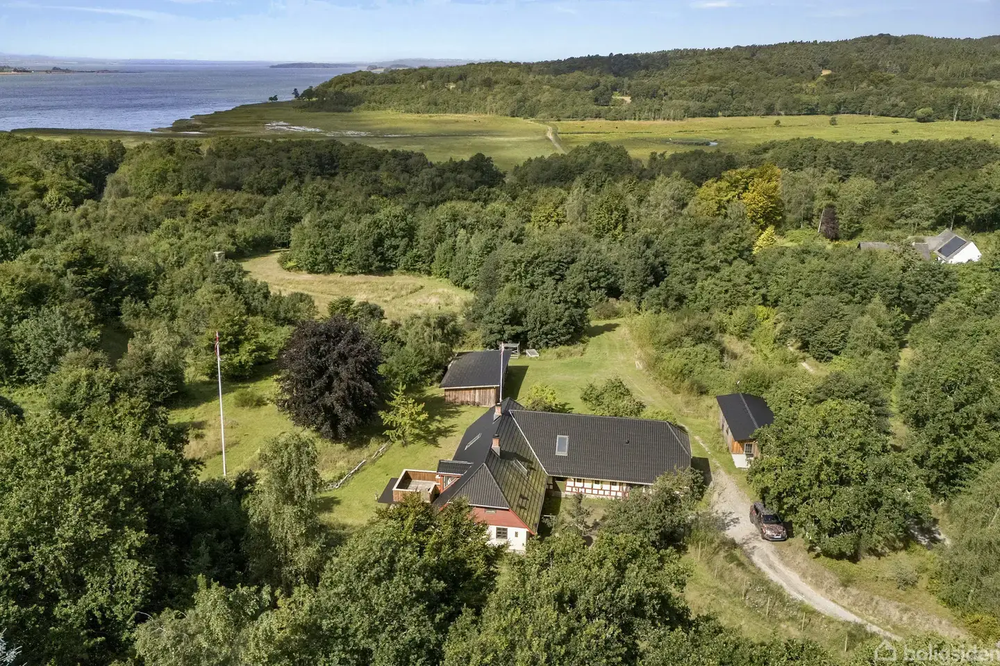 Landejendom på Alrøvej 104, 8300 Odder