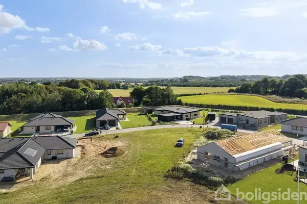 Helårsgrund på Hirsemarken 9, 7080 Børkop