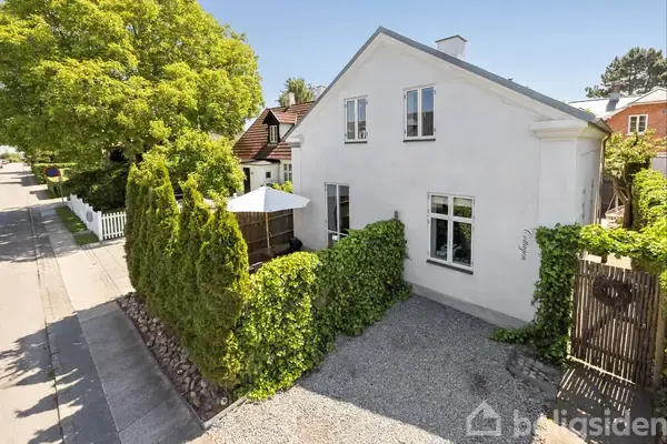 Villa på Larsensvej 15, 2950 Vedbæk