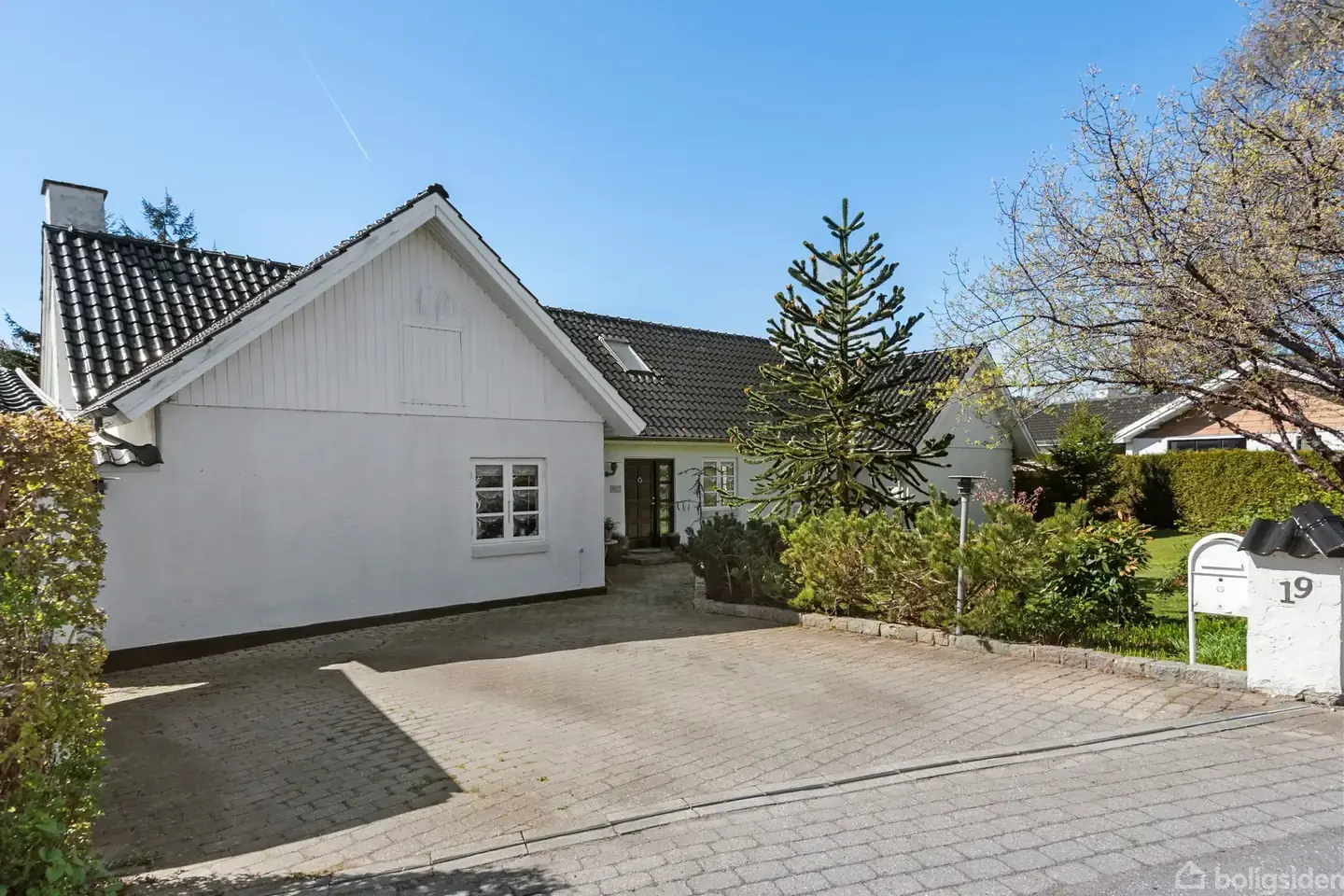 Stor familievilla nær stranden i Karlslunde