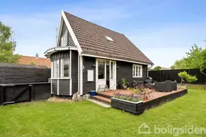 Villa på Poppel Alle 1B, 3120 Dronningmølle