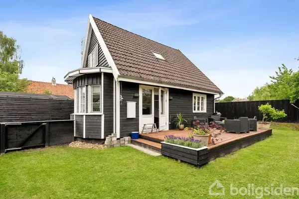 Villa på Poppel Alle 1B, 3120 Dronningmølle