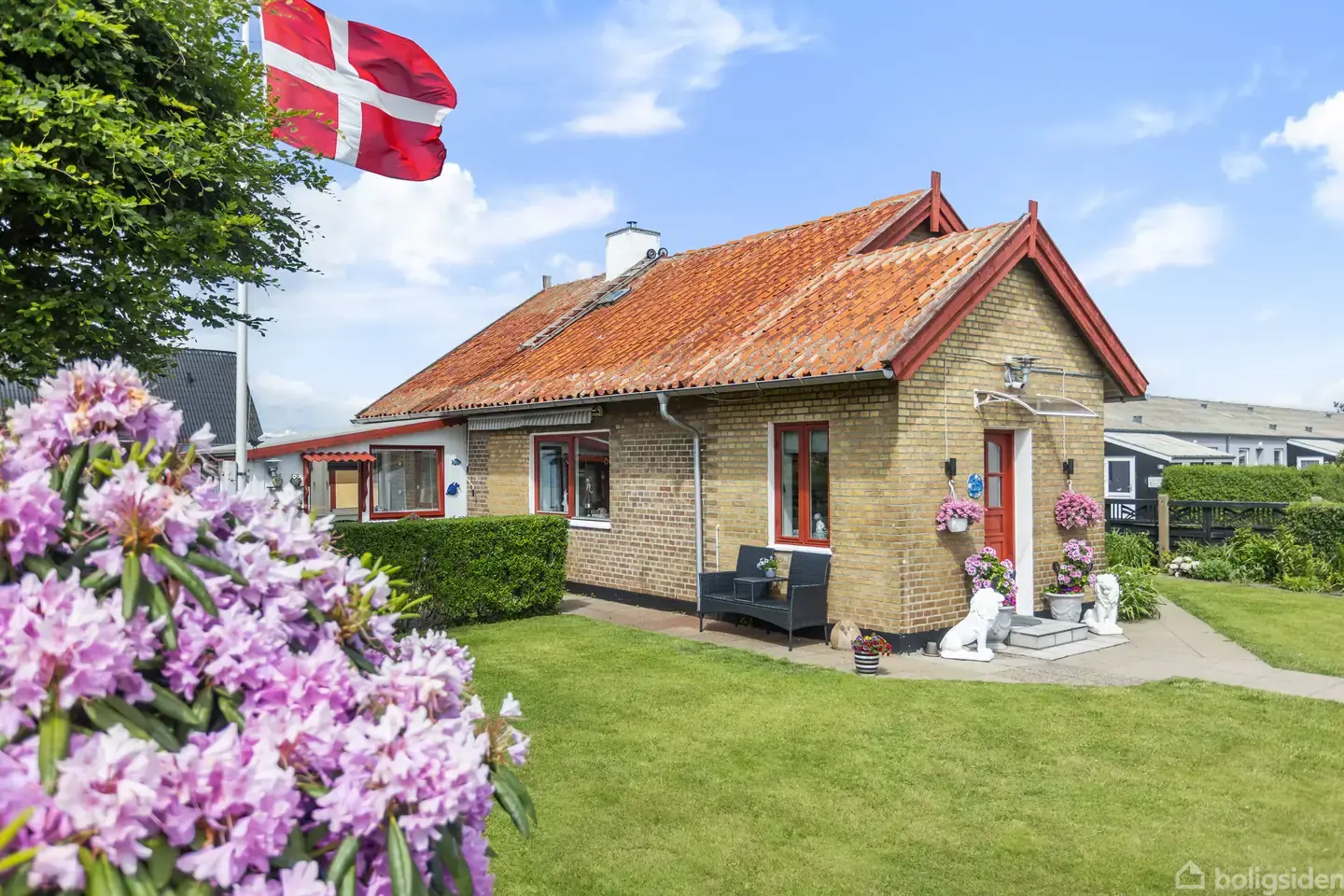 HYGGELIGT HUS MED SKØN HAVE
