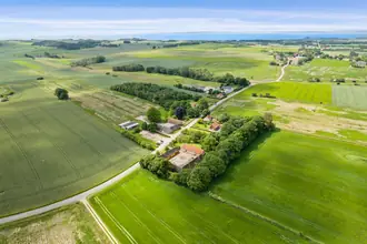 Landejendom på Kirkebjergvej 8, Dejret, 8420 Knebel