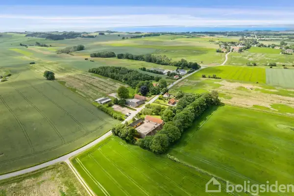 Landejendom på Kirkebjergvej 8, 8420 Knebel