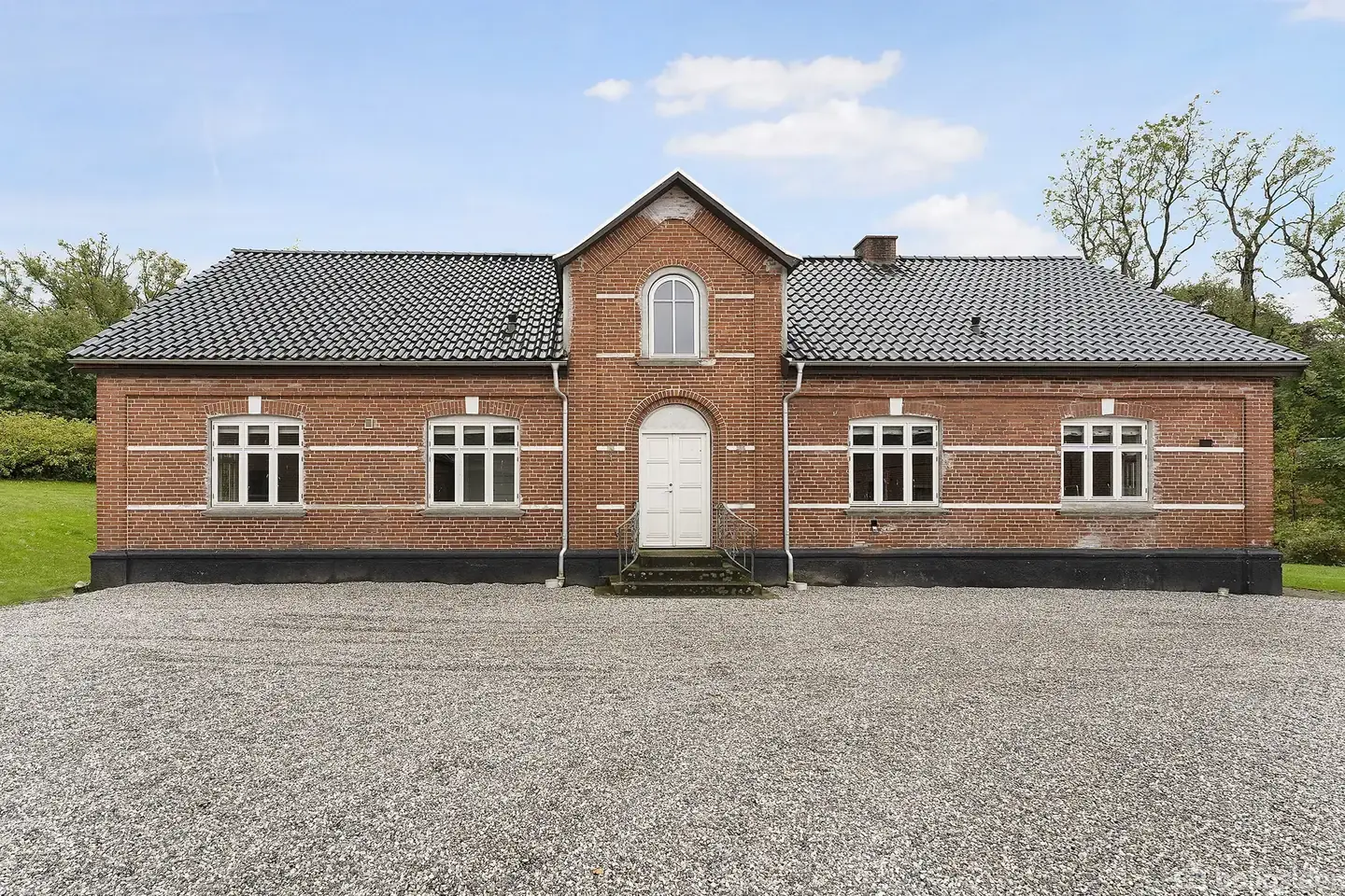 Landejendom på Jens Bassesvej 1, 8543 Hornslet