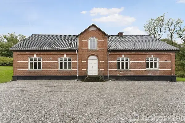 Landejendom på Jens Bassesvej 1, 8543 Hornslet