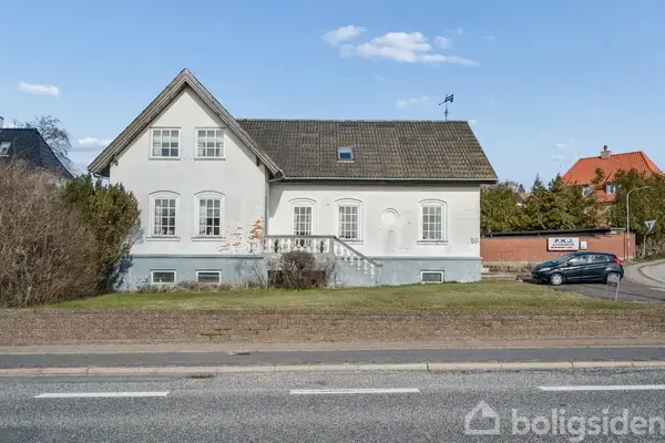 RUMMELIG BOLIG MED ERHVERV OG MASSER POTENTIALE