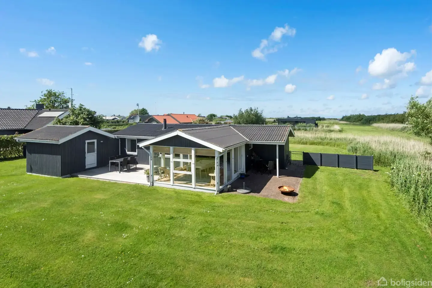 Sommerhus i roligt område ved Gjellerodde med anneks og god indretning