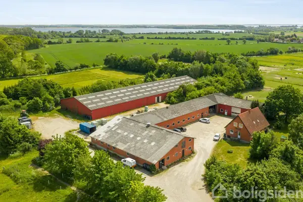 Landejendom på Sundbrovej 87, 5700 Svendborg
